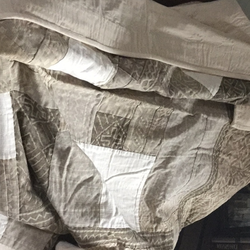 Throw/small coverlet